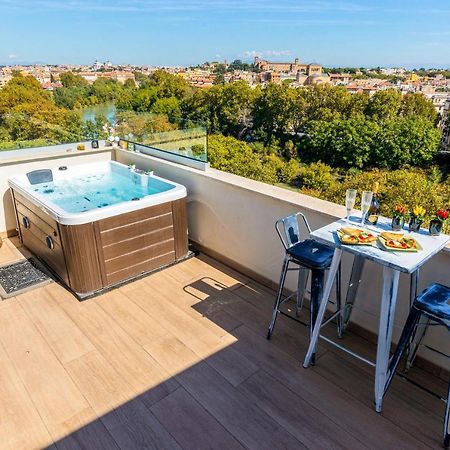 Penthouse With A Panoramic Rooftop In Trastevere With Seasonally Jacuzzi ローマ エクステリア 写真
