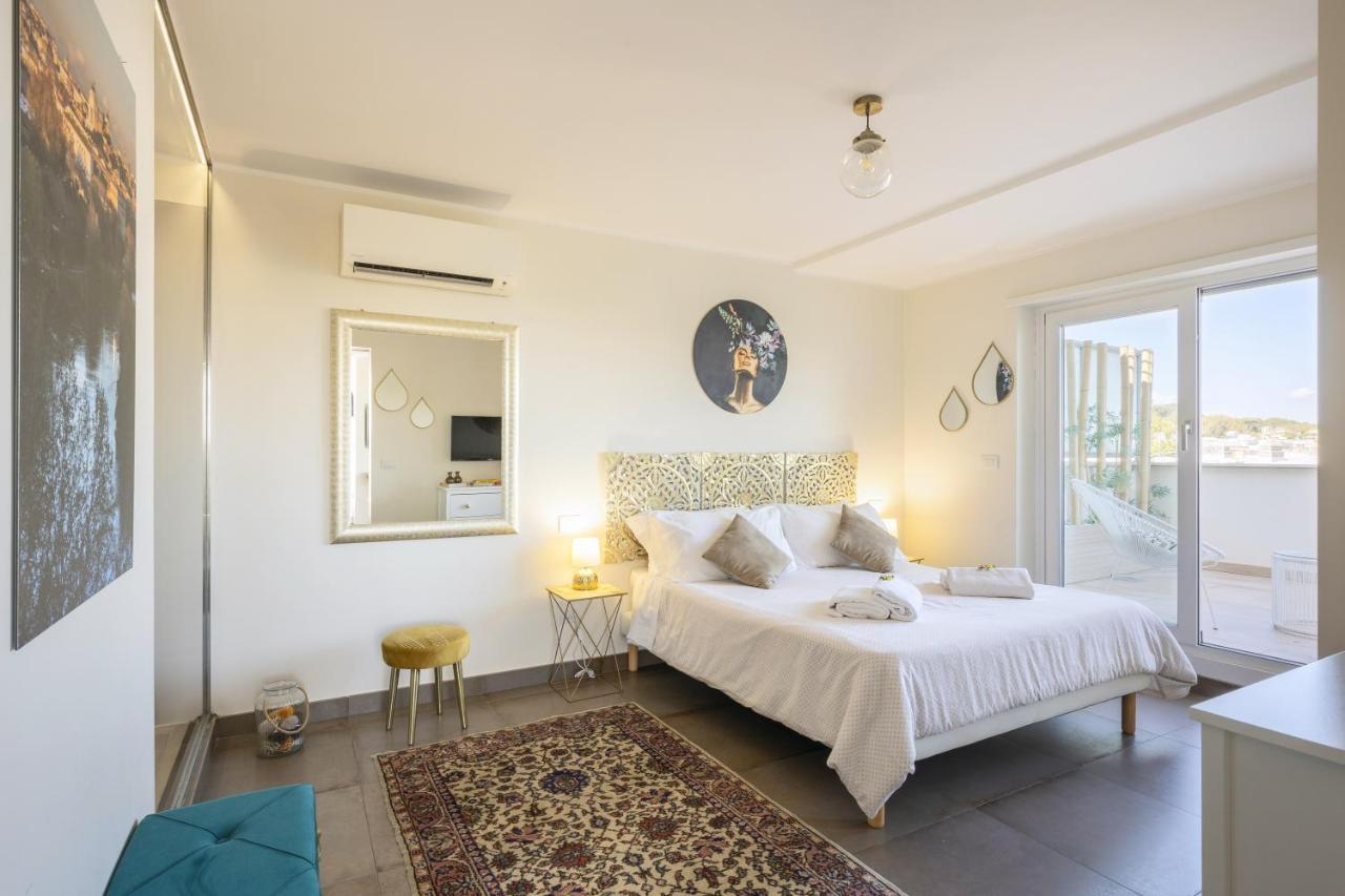 Penthouse With A Panoramic Rooftop In Trastevere With Seasonally Jacuzzi ローマ エクステリア 写真