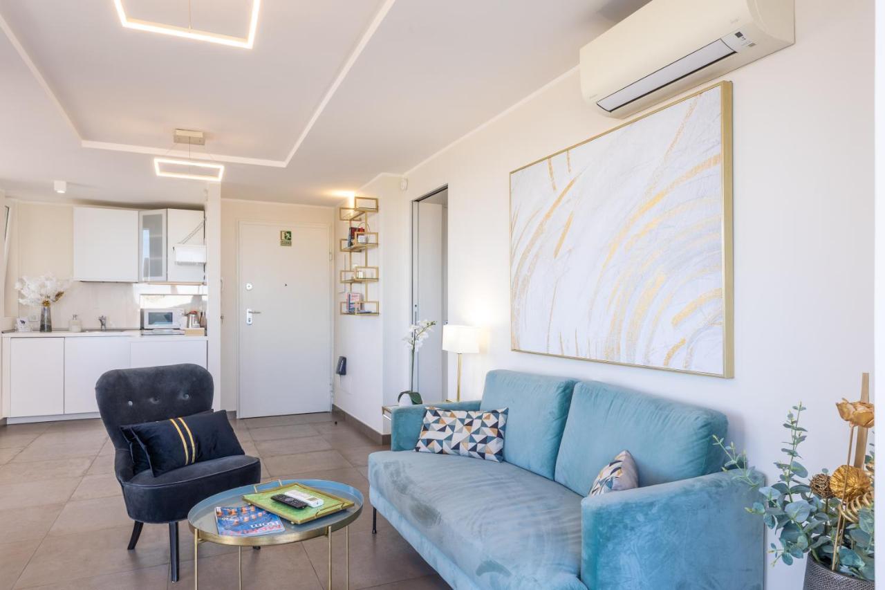 Penthouse With A Panoramic Rooftop In Trastevere With Seasonally Jacuzzi ローマ エクステリア 写真