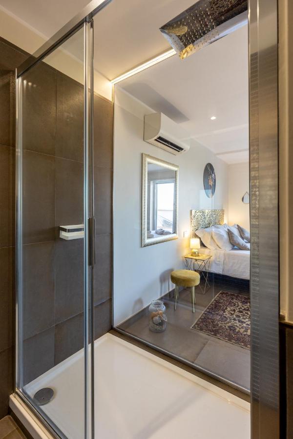 Penthouse With A Panoramic Rooftop In Trastevere With Seasonally Jacuzzi ローマ エクステリア 写真