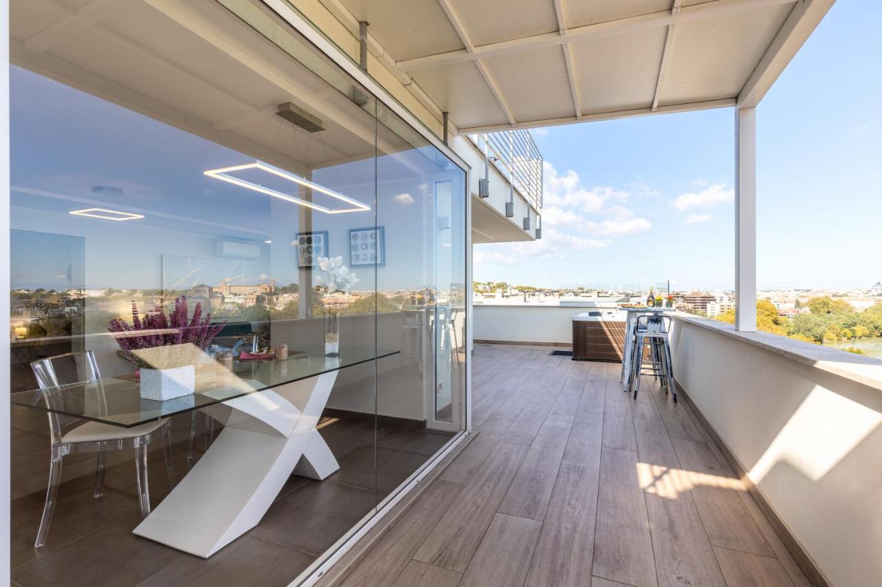 Penthouse With A Panoramic Rooftop In Trastevere With Seasonally Jacuzzi ローマ エクステリア 写真