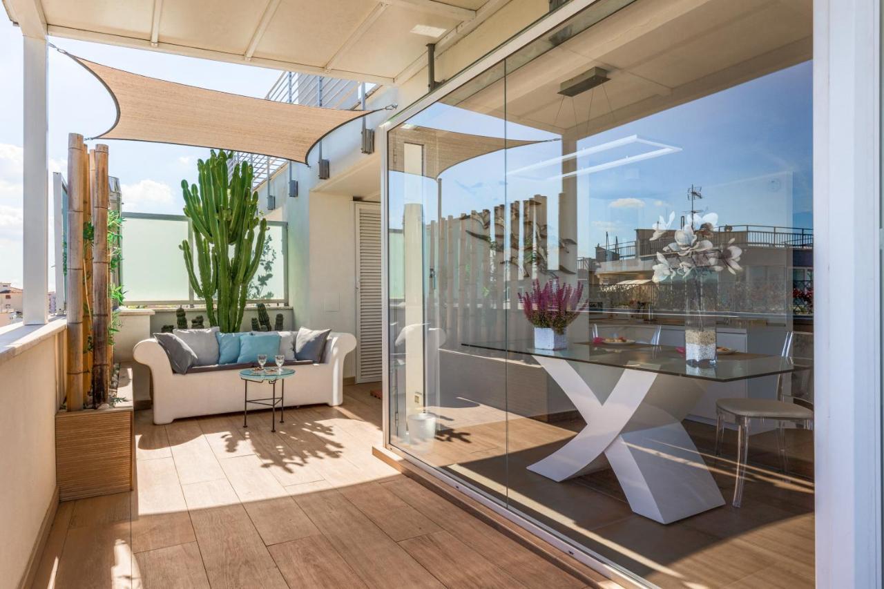 Penthouse With A Panoramic Rooftop In Trastevere With Seasonally Jacuzzi ローマ エクステリア 写真