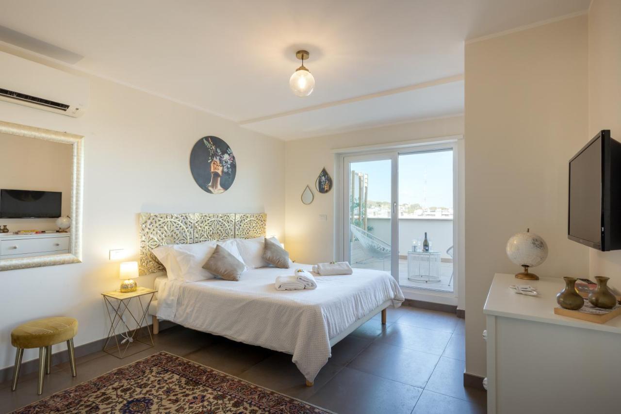 Penthouse With A Panoramic Rooftop In Trastevere With Seasonally Jacuzzi ローマ エクステリア 写真