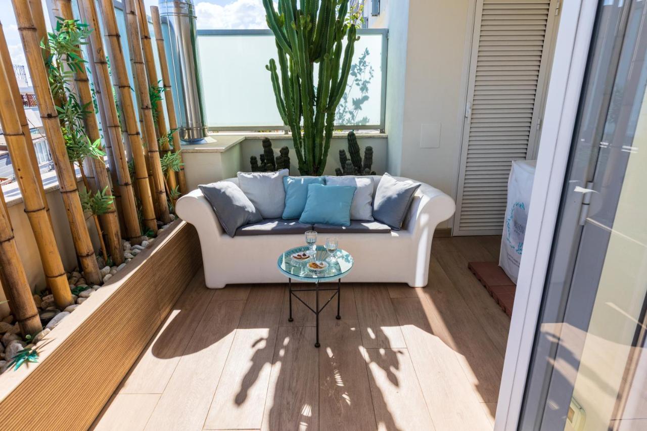 Penthouse With A Panoramic Rooftop In Trastevere With Seasonally Jacuzzi ローマ エクステリア 写真
