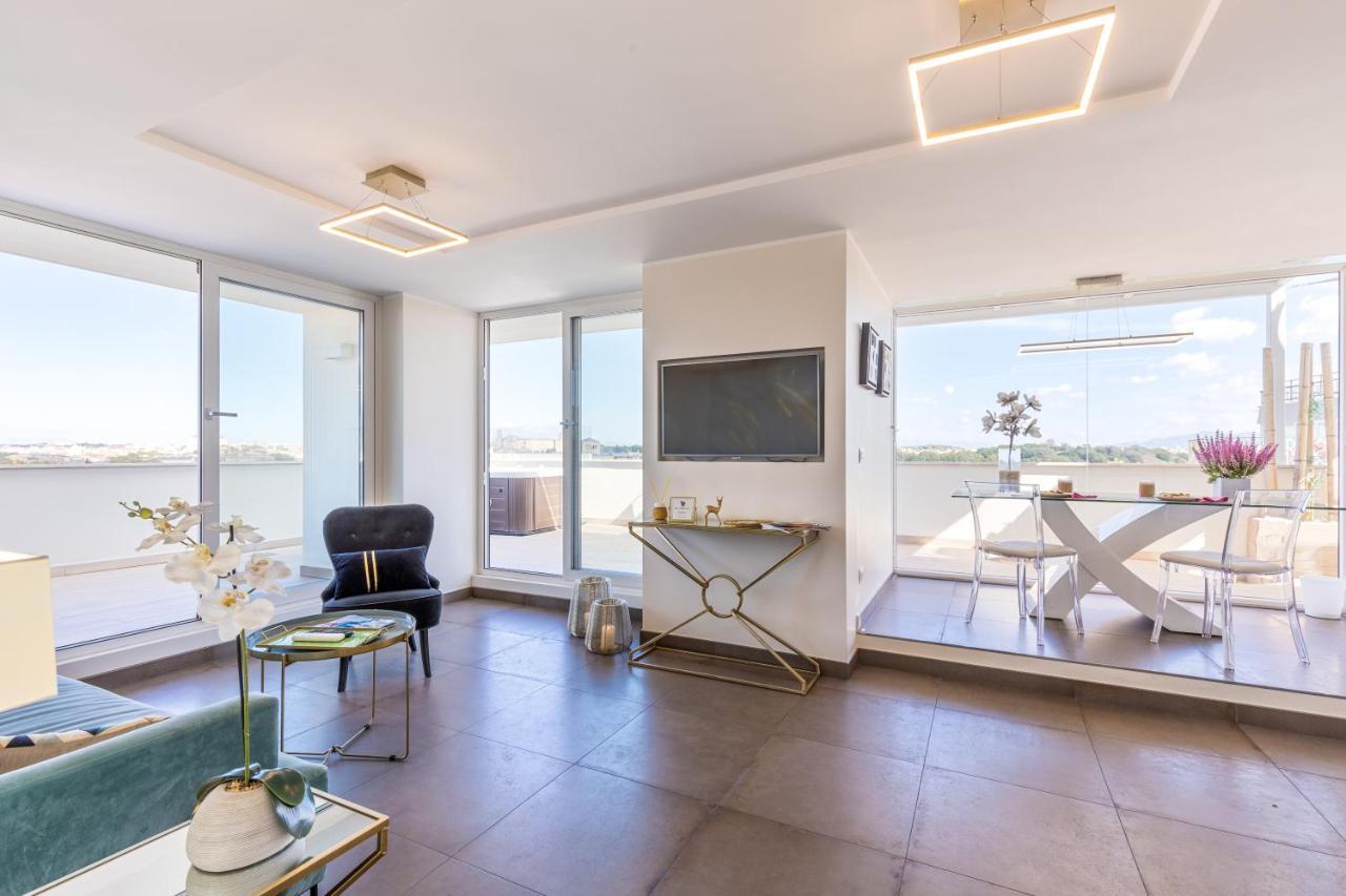 Penthouse With A Panoramic Rooftop In Trastevere With Seasonally Jacuzzi ローマ エクステリア 写真