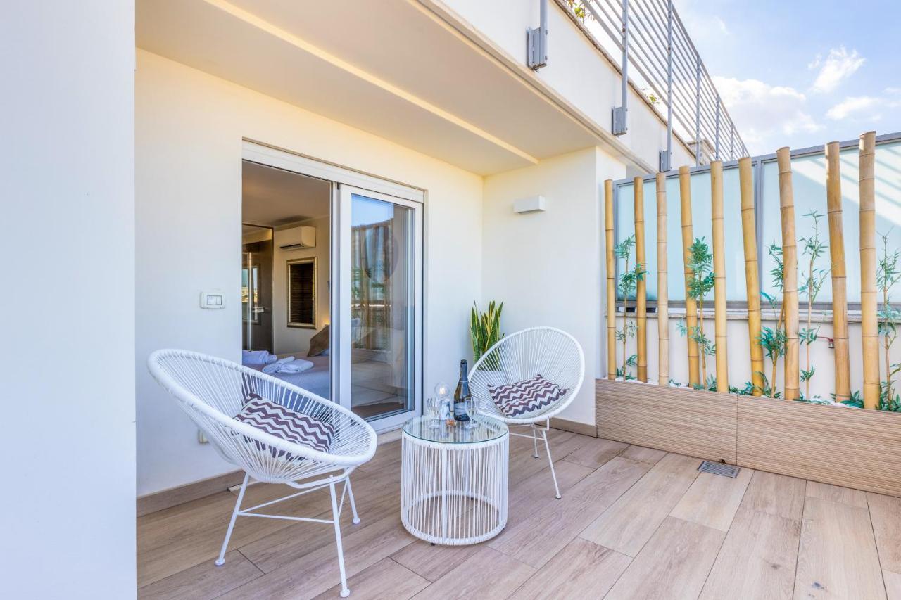 Penthouse With A Panoramic Rooftop In Trastevere With Seasonally Jacuzzi ローマ エクステリア 写真