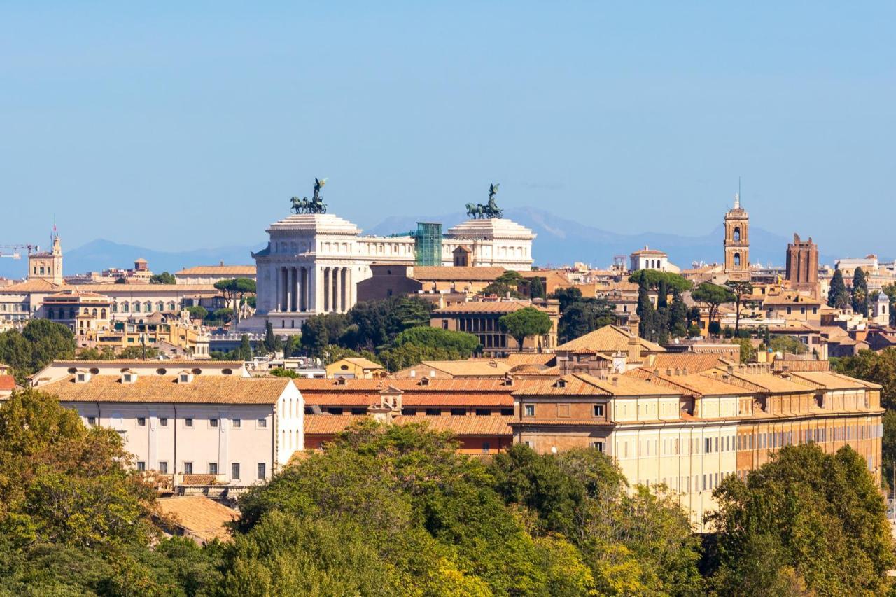 Penthouse With A Panoramic Rooftop In Trastevere With Seasonally Jacuzzi ローマ エクステリア 写真