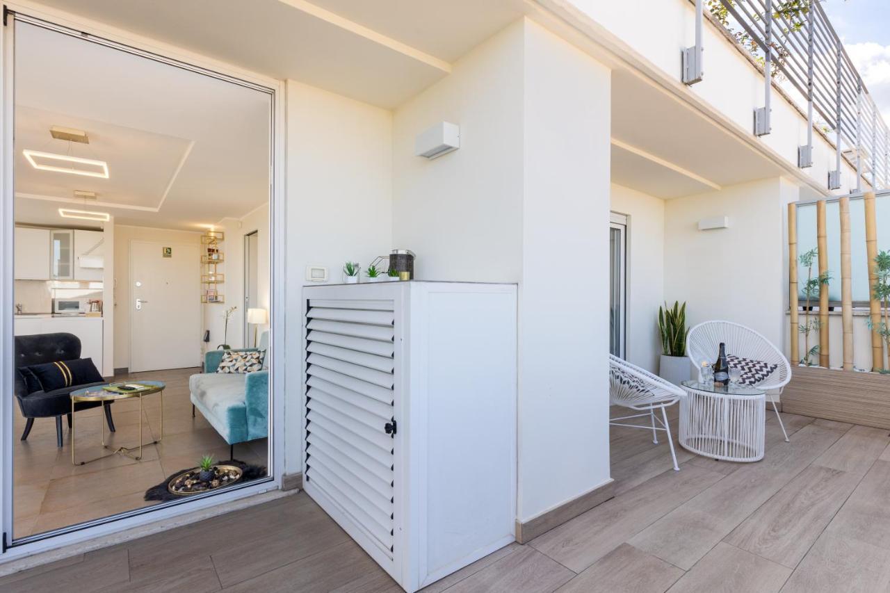 Penthouse With A Panoramic Rooftop In Trastevere With Seasonally Jacuzzi ローマ エクステリア 写真