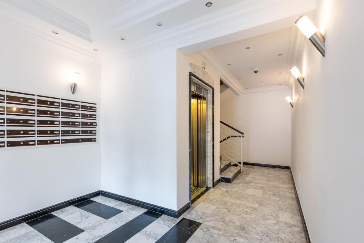 Penthouse With A Panoramic Rooftop In Trastevere With Seasonally Jacuzzi ローマ エクステリア 写真