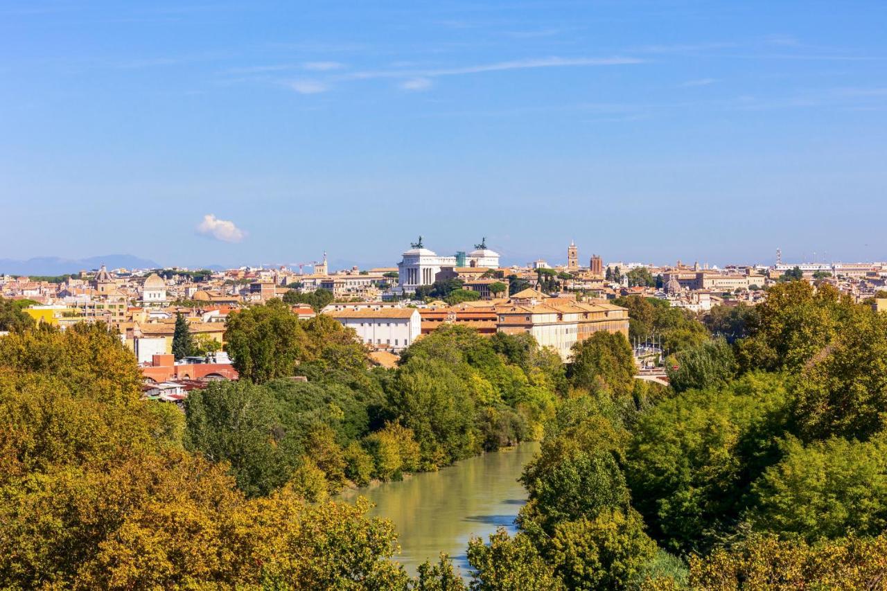 Penthouse With A Panoramic Rooftop In Trastevere With Seasonally Jacuzzi ローマ エクステリア 写真